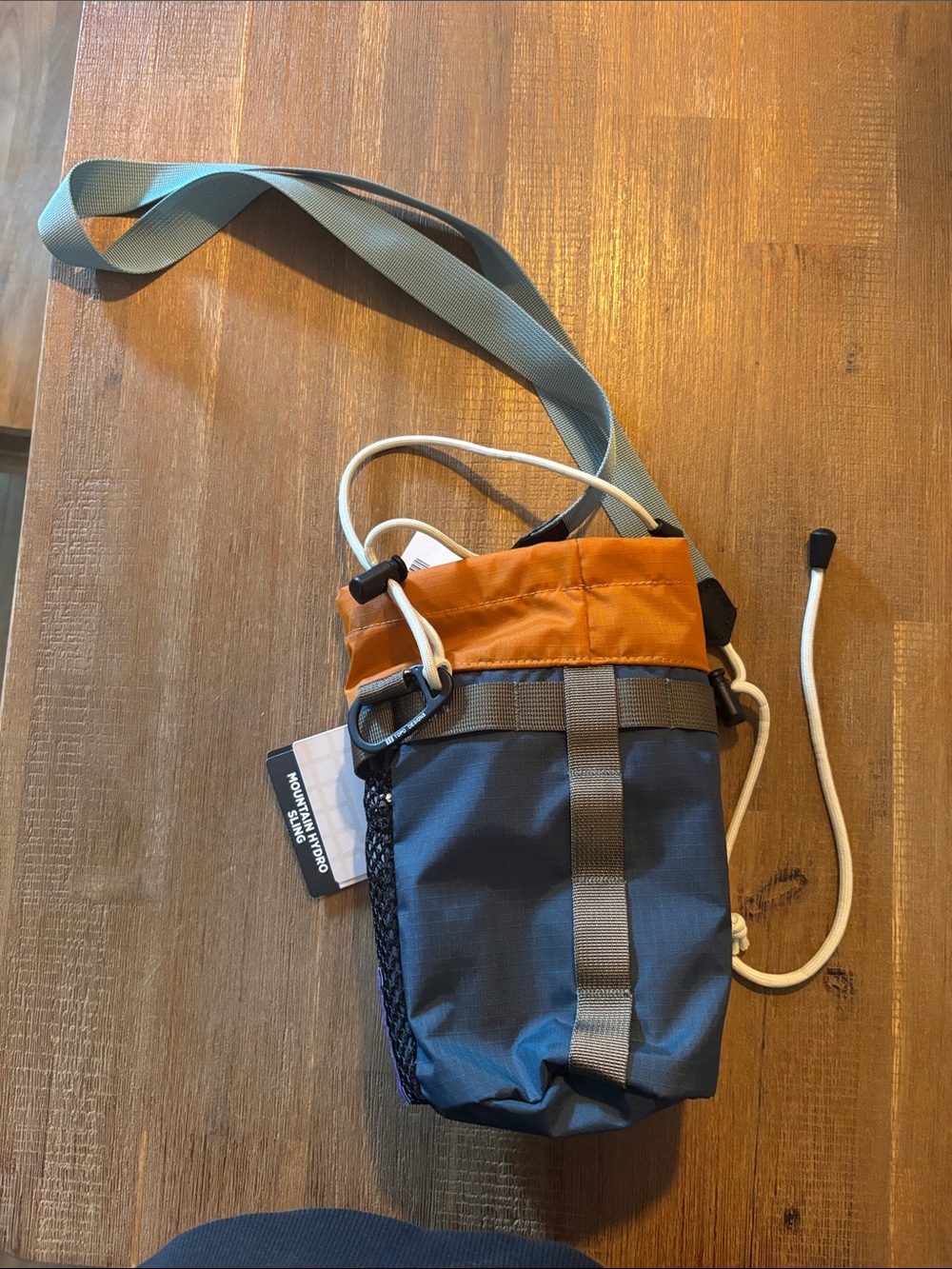 Topo designs mountain hydro sling in pond blue - Picture 2 of 4